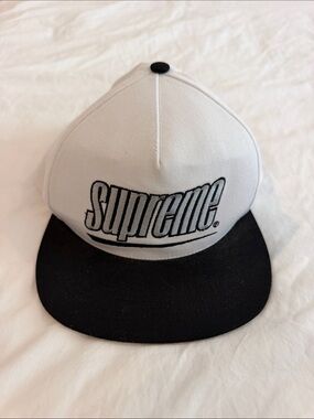 Supreme  White Crown Black Brim Embroidered Logo Snapback